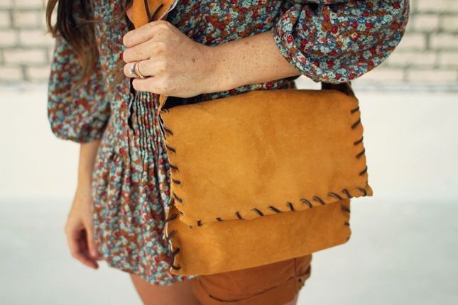 تصویر 2 از کیف نمدی سبک وزن مناسب استفاده روزمره دانشجوها